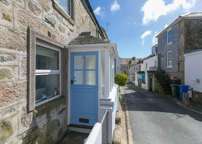 85 Back Road EastVilla